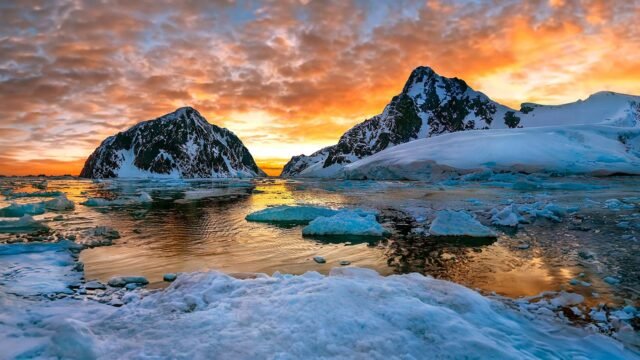 Antarctica Explorer 7th Continent tour package