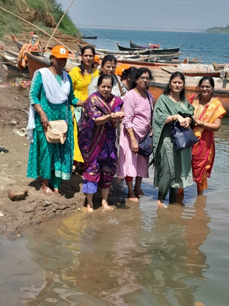 uttarvahini narmada parikrama group photo rampura