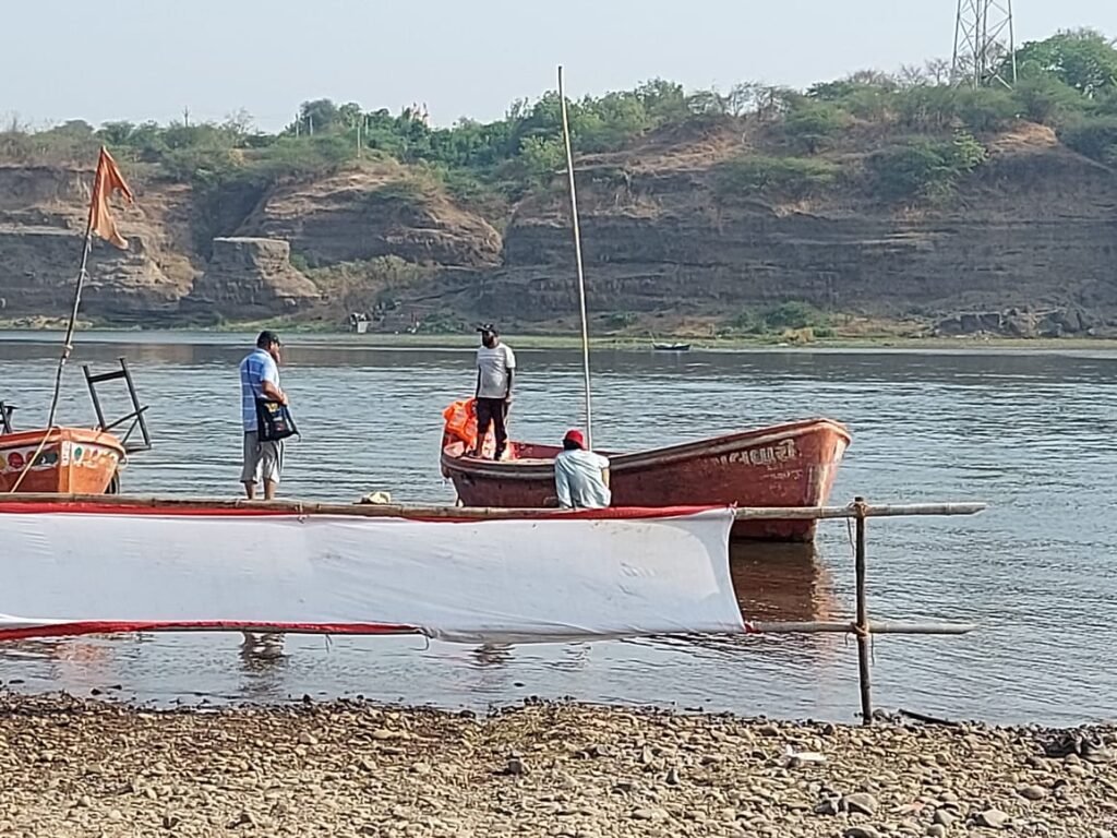 uttarvahini narmada parikrama route river crosssing by boat